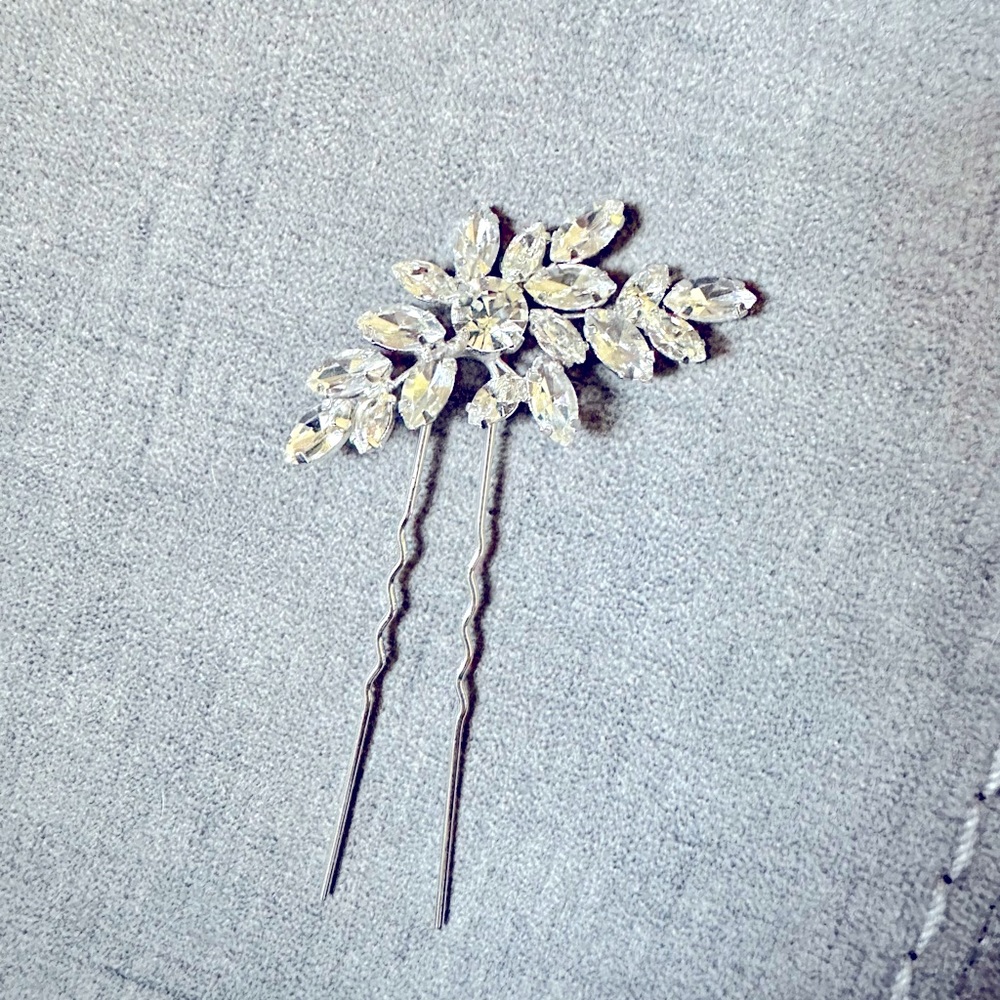 Dareth Colburn Ariana hairpin